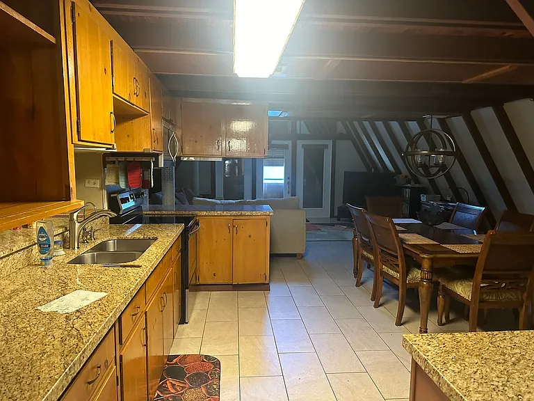 1155 Shady Cove Rd E — Photo 9