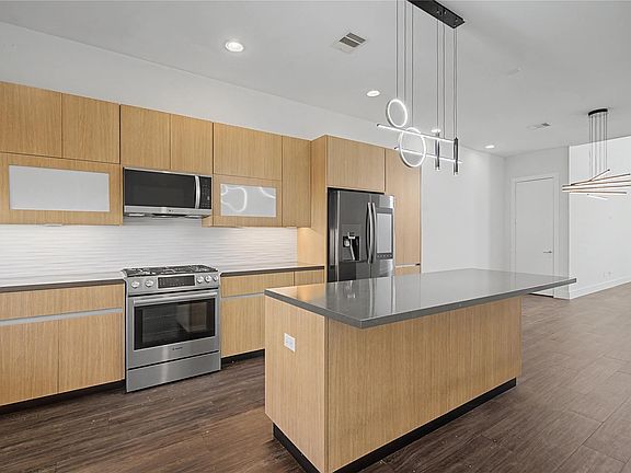 3rd image of 5519 Paraiso Pl
