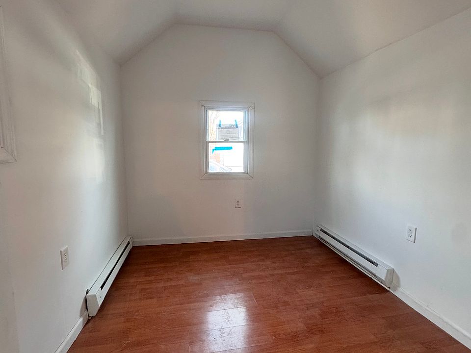 2nd image of 299 Colony Ave #2