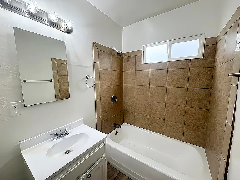 1401 S Catalina St #5 — Photo 7
