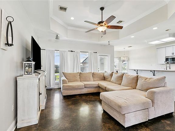 4th image of 111 Highland Ave