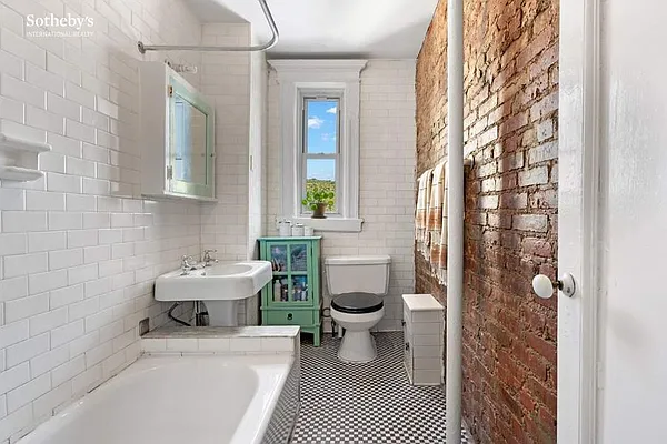 Sold by Sotheby's International Realty | media 13