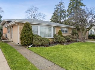 8850 N Ozanam Ave, Niles, IL 60714
