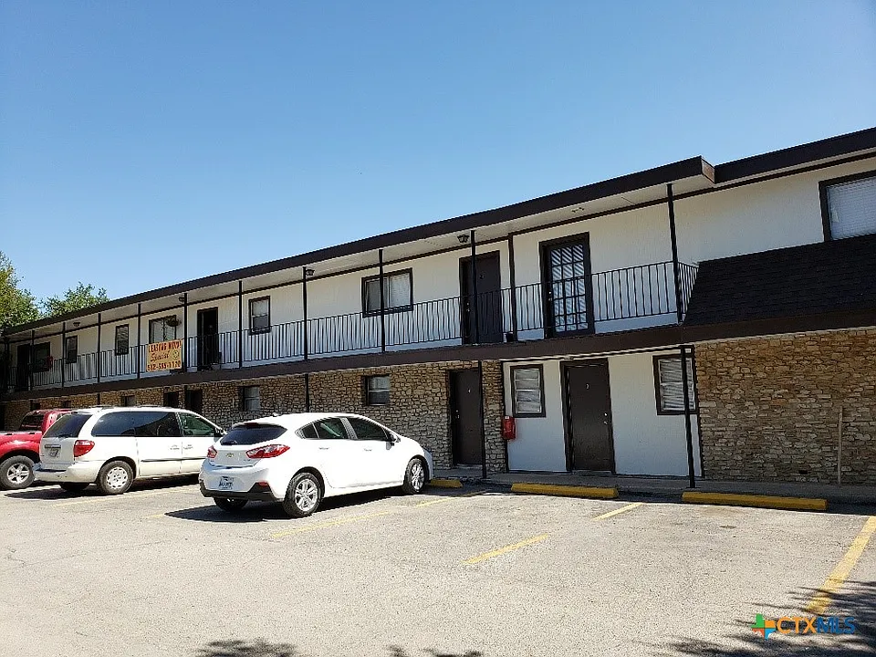1706 N Interstate Highway 35 #11