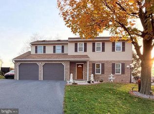 71 Apricot Ave, Leola, PA 17540