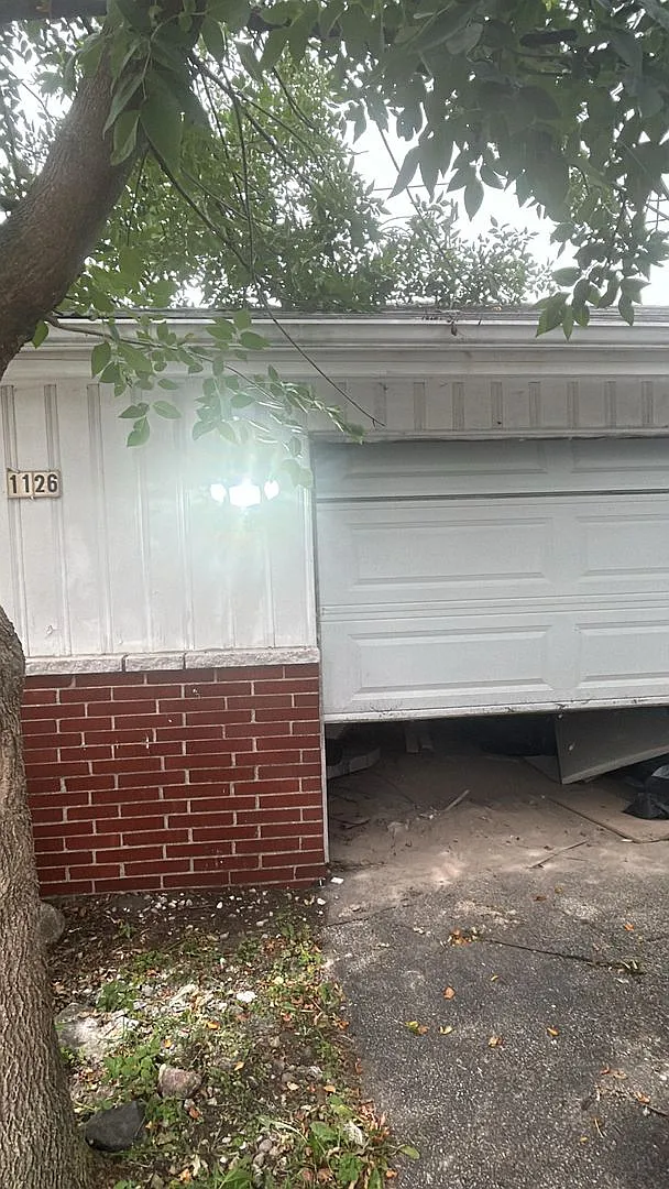 5-Bed 2-Bath Single Family Home In Hammond, Indiana | Voucher Friendly — Photo 2