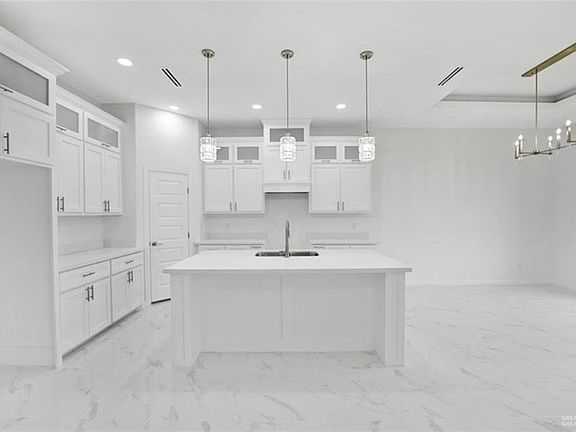 4th image of 3121 E Kennedy Ave