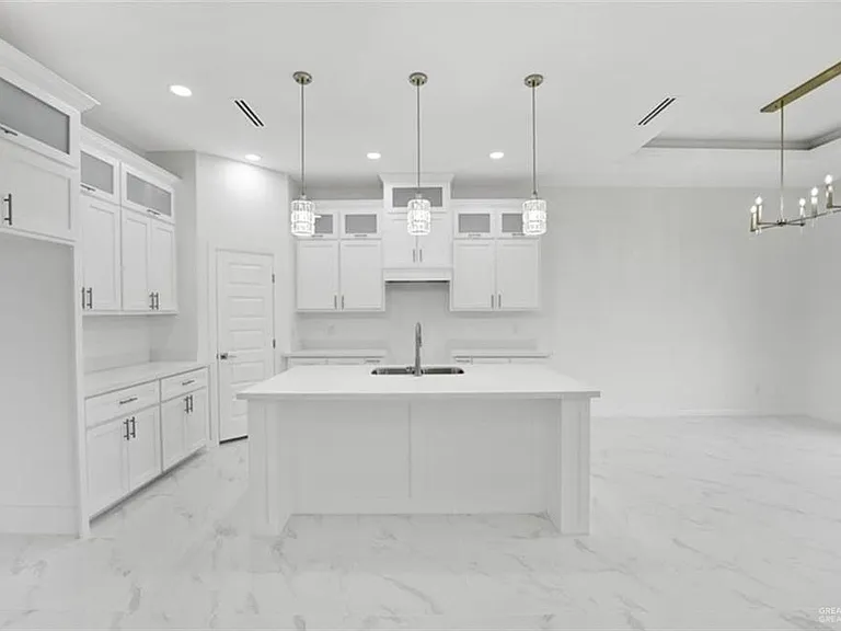 3121 E Kennedy Ave — Photo 23
