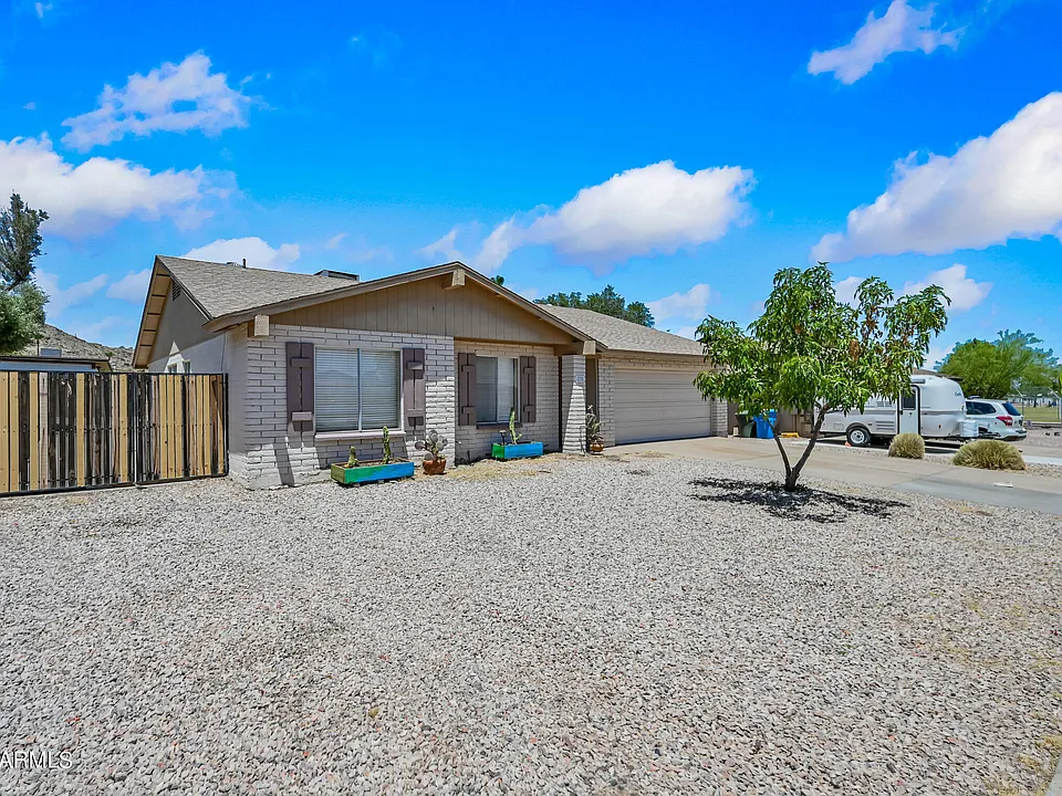 4390 E Sunrise Dr