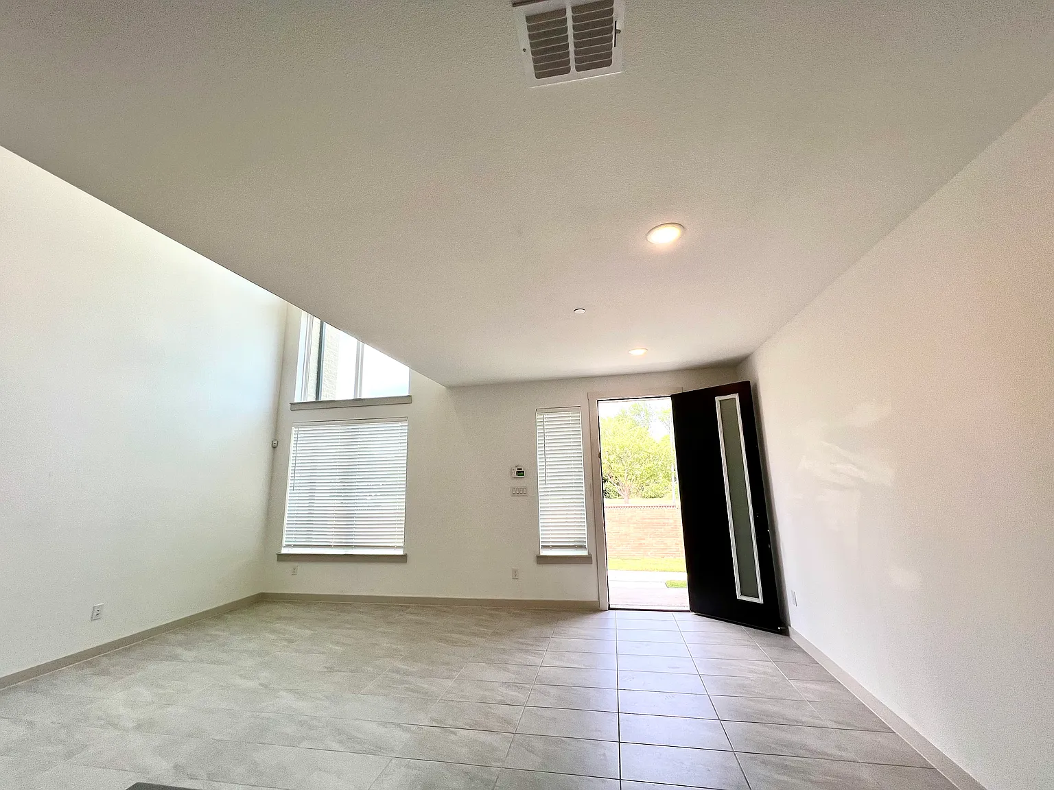 2 bed, 2.5 bath, 1672 sqft, $2,500 — Photo 3