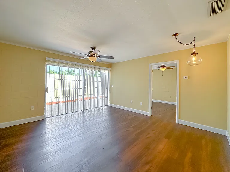 2241 W Pensacola St #27 — Photo 4