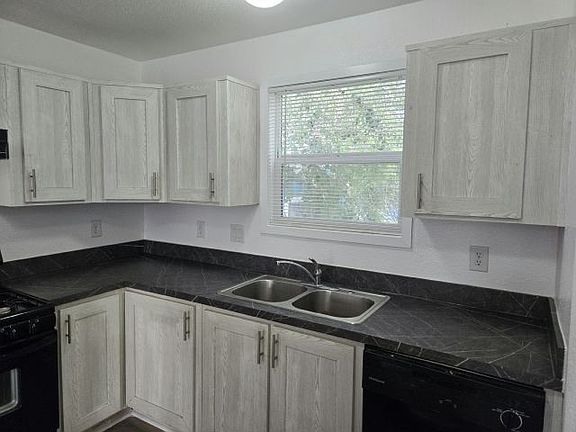 5th image of 1624 Palm St #55
