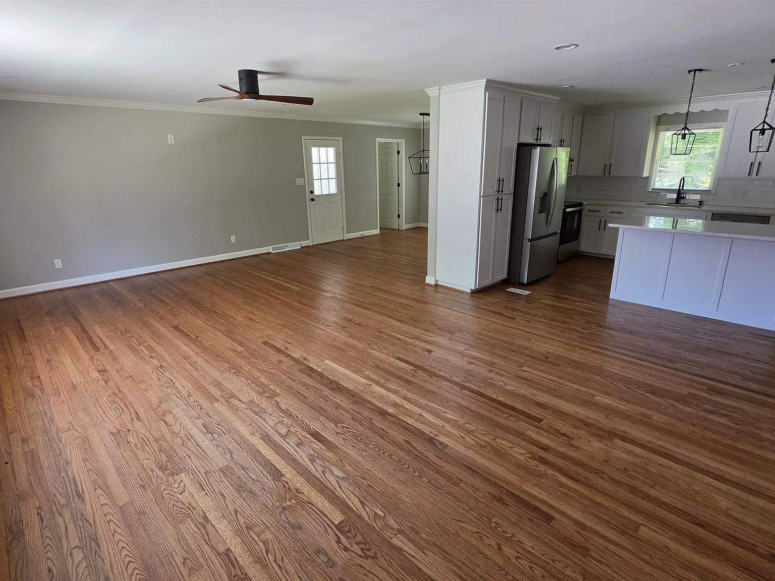 3 bed, 2.0 bath, 1363 sqft, $1,800 — Photo 2