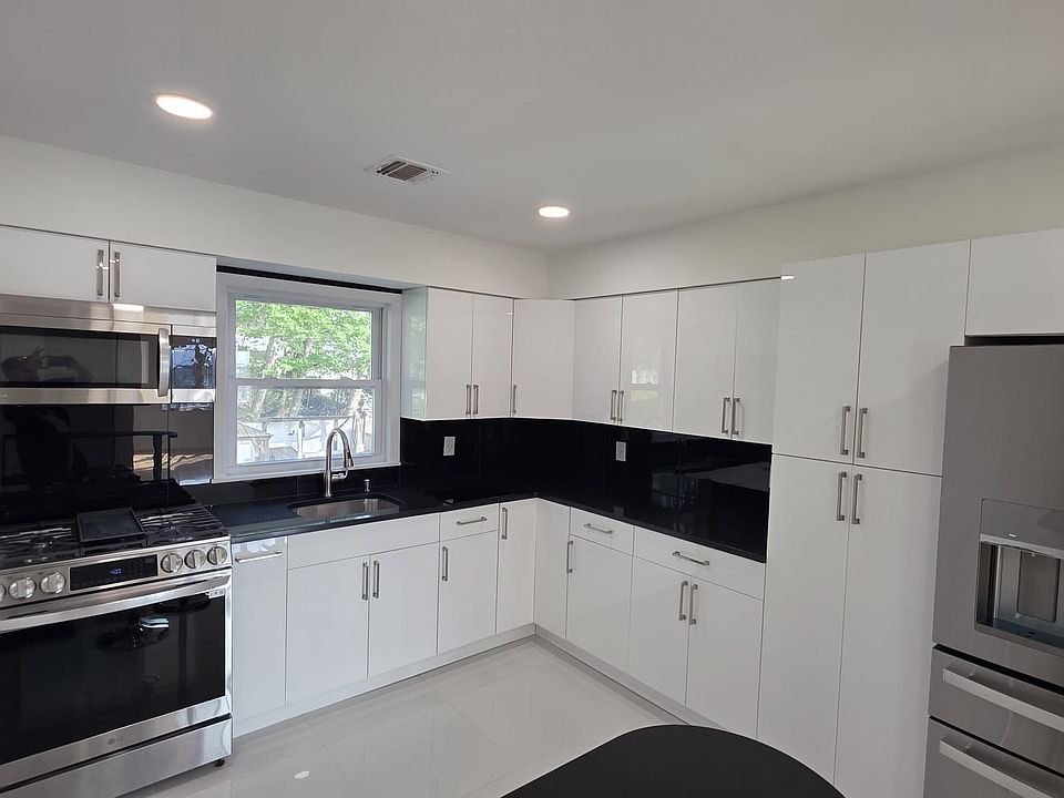 1st image of 5200 Meadowview Ave #2