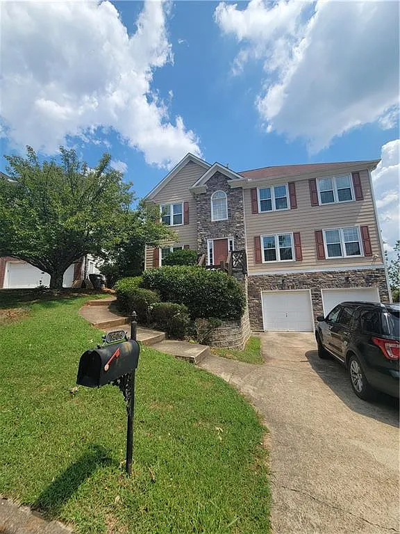 5 bed, 3.5 bath, 3298 sqft, $3,200 — Photo 1