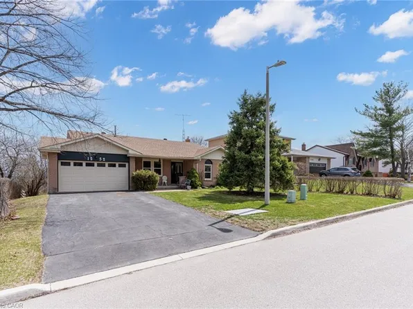 1252 Lakeview Dr, Oakville, ON L6H 2M8