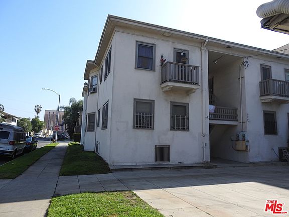 3rd image of 105 S Saint Andrews Pl
