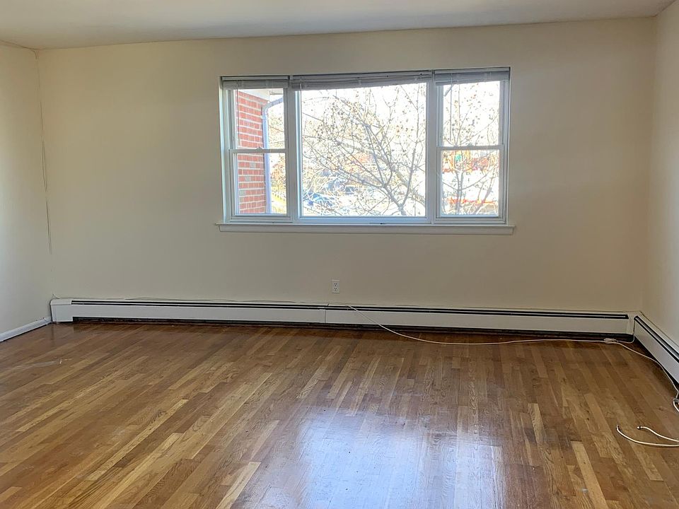 1st image of 36 Vredenburgh Ave Floor 2