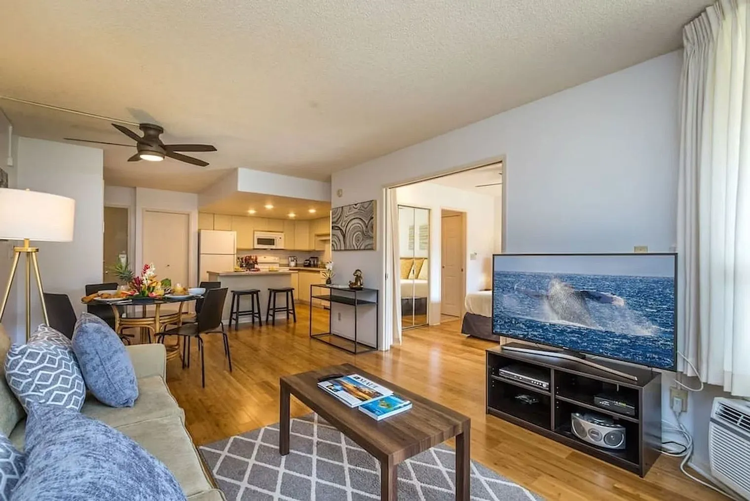2 bed, 2.0 bath, 1140 sqft, $8,133 — Photo 2