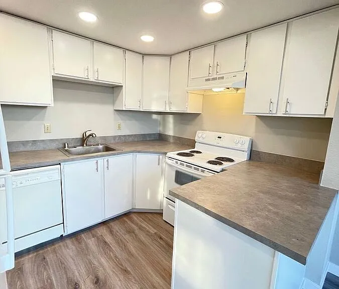 5200 University Way NE #402 — Photo 14