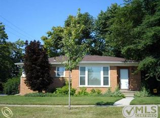 2915 Kenmore Rd, Berkley, MI 48072
