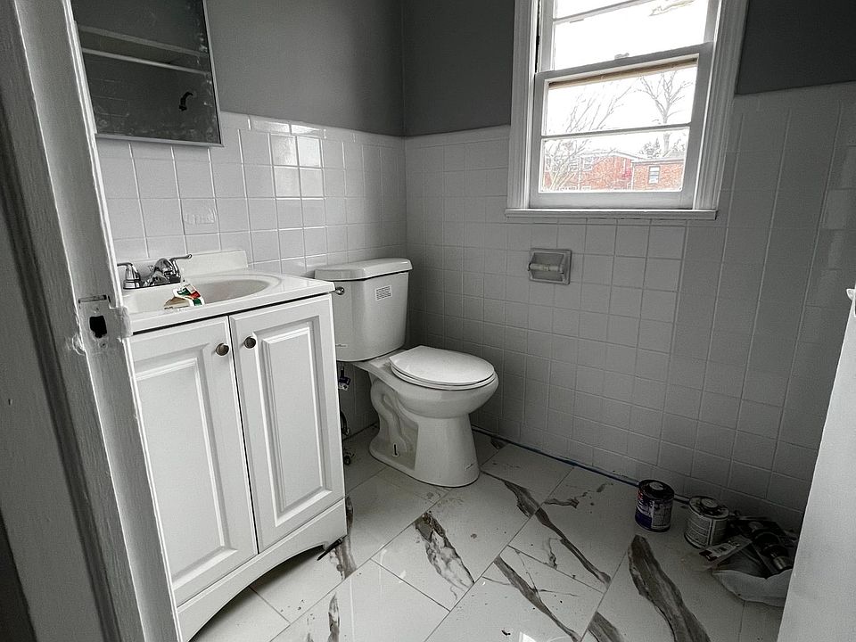 2nd image of 17 Civic Sq W #2R