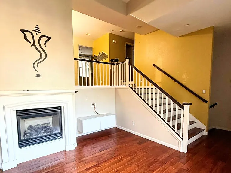 3570 Sequoia Cmn — Photo 2