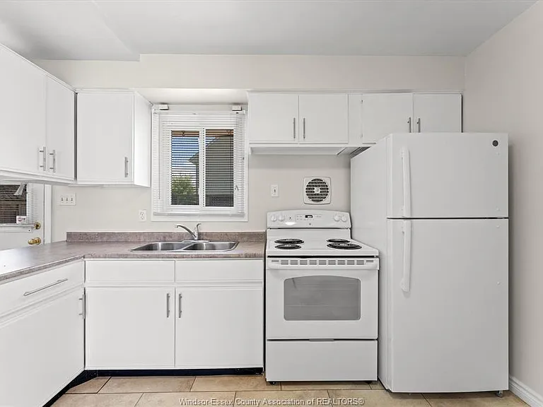 272 Victoria St S #40 — Photo 17