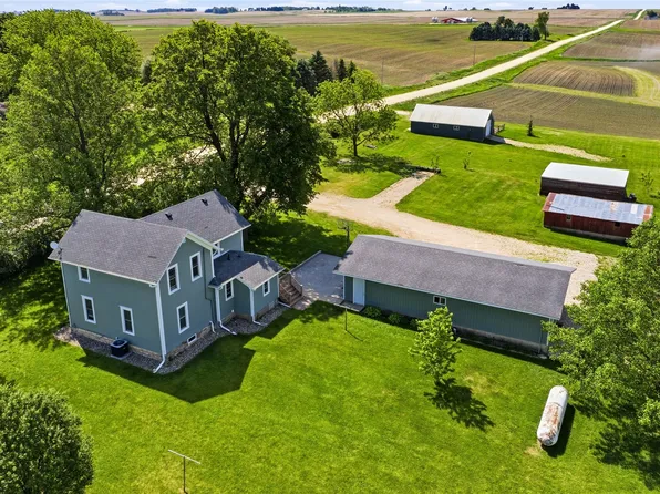 15403 140th Ave, Scotch Grove, IA 52310