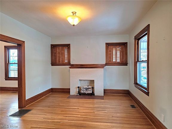 3rd image of 920 32nd St