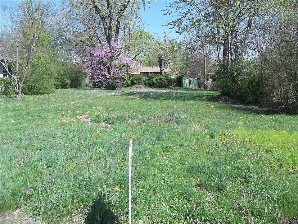 2nd image of 1307 Young St