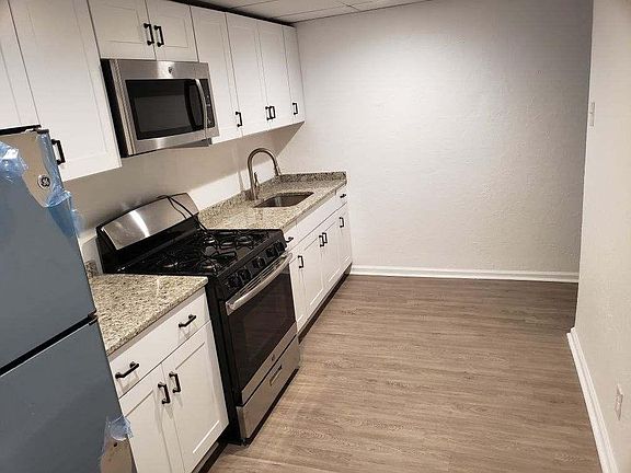 2nd image of 526 S Harrison St APT B