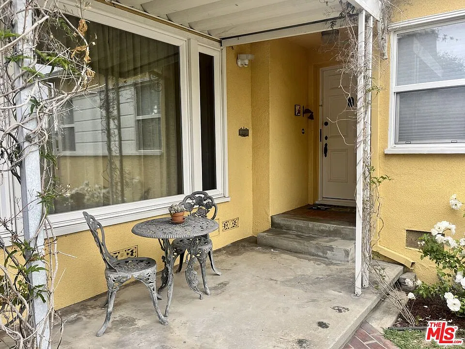 2 bed, 3.0 bath, 1250 sqft, $5,500 — Photo 2