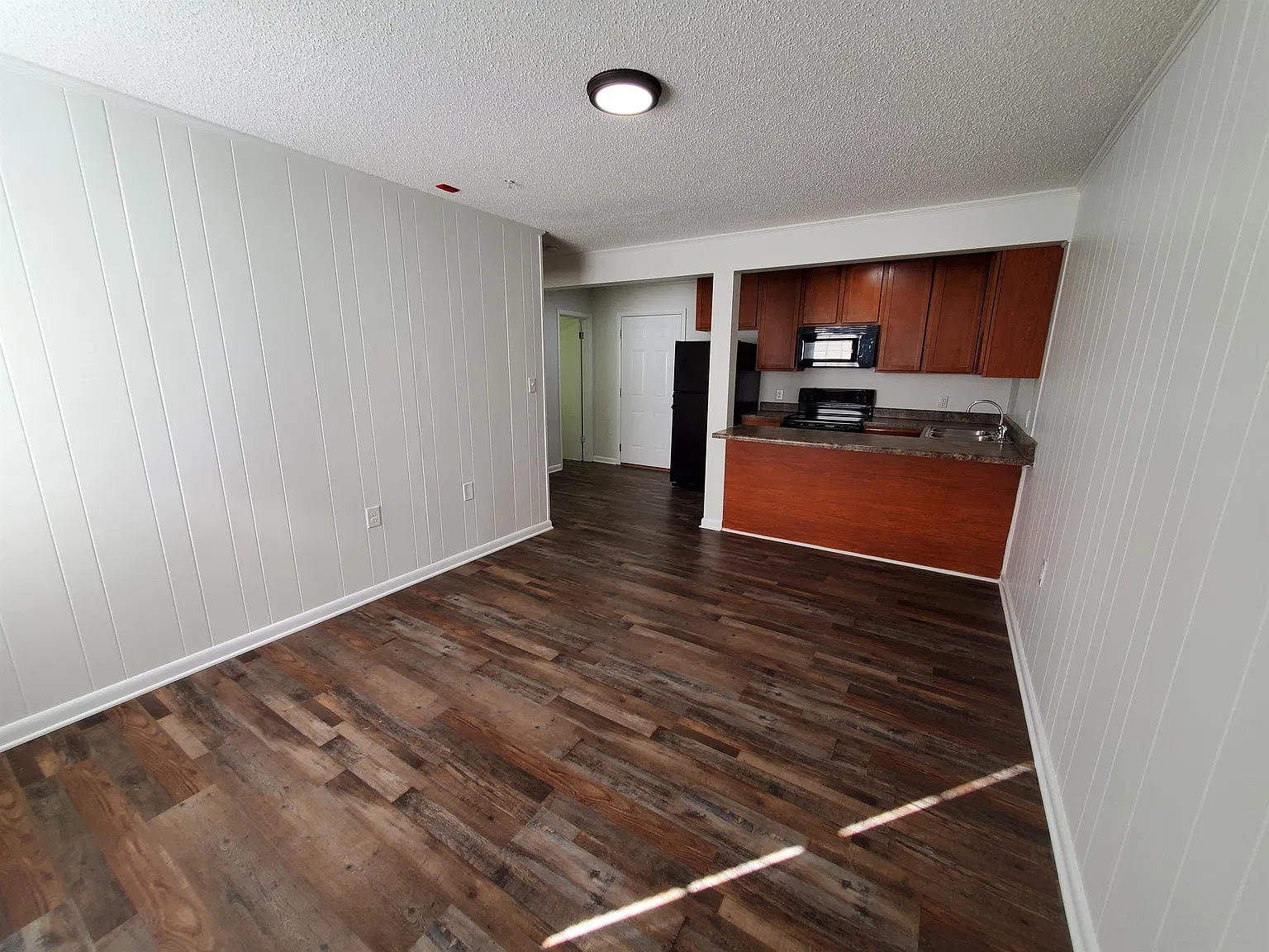 Greeneville - 808 Carolina Drive - 104 — Photo 3