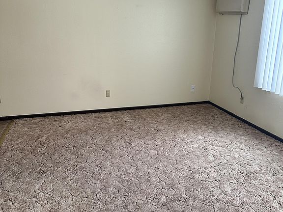 3rd image of 905 Center St S APT 3