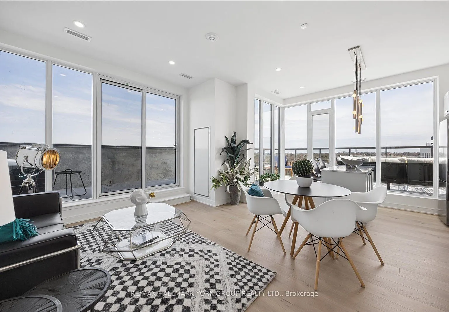 2 bed, $4,000 — Photo 1