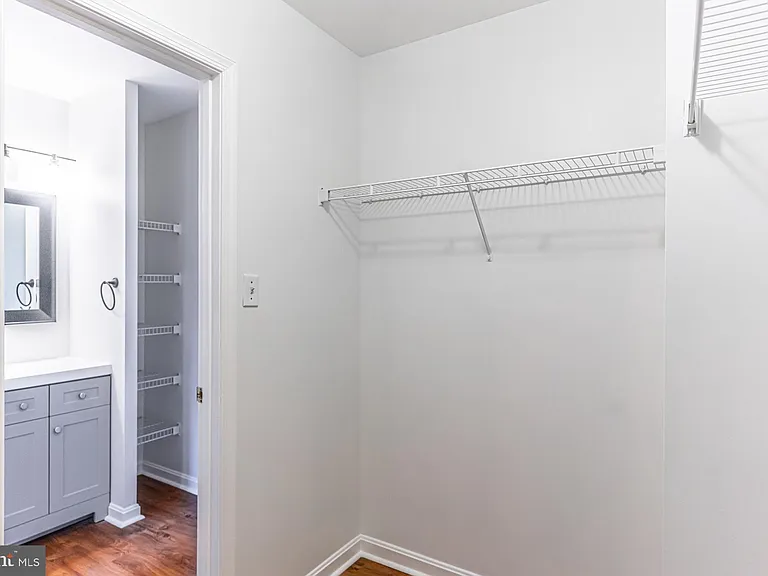 121 Nottingham Ct — Photo 25
