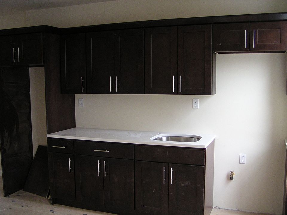 2nd image of 1055 Herkimer St