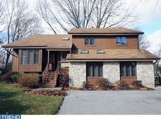 950 Clyde Ln, Philadelphia, PA 19128