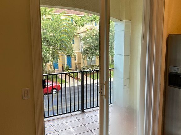 5th image of 2865 S Oasis Dr