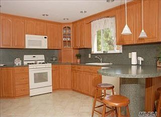 3rd image of 33 Babcock Ave