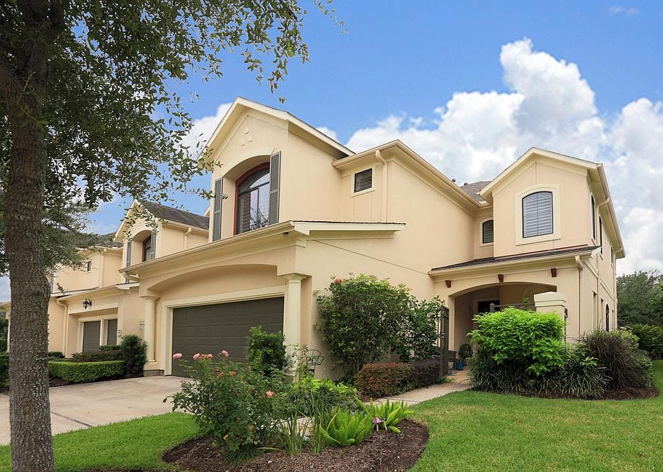 1st image of 20 Sweetwater Ct