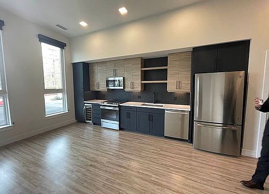 1st image of 546 Carlton Ave #3