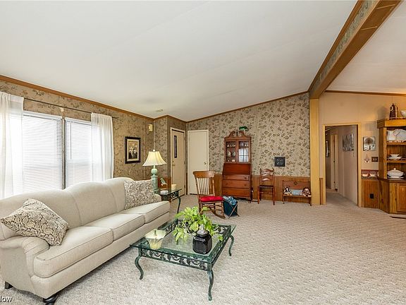5th image of 77 Parkway Dr