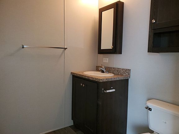 4th image of 15872 Marentette Dr