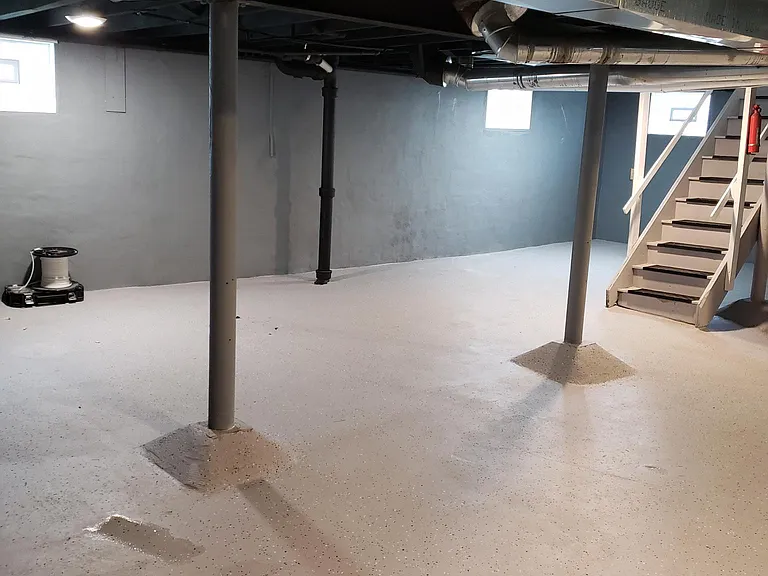 141 S Main St — Photo 31