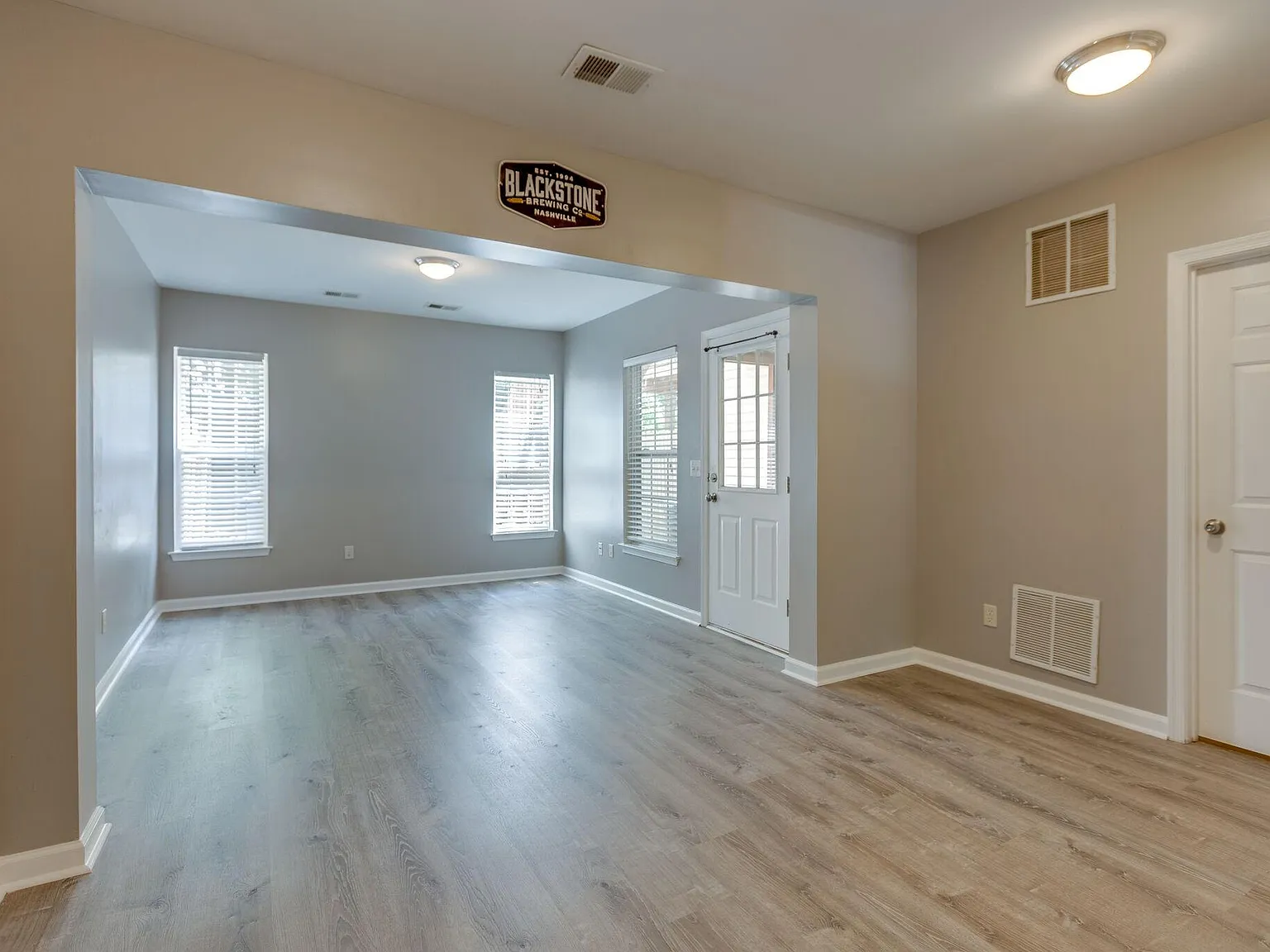 3 bed, 2.5 bath, 2140 sqft, $2,700 — Photo 4