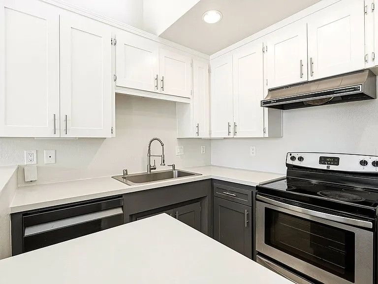 308 Estrella Ave — Photo 10