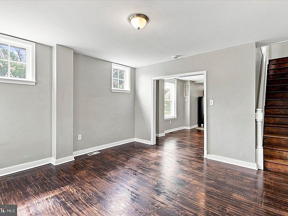 5th image of 2056 Griffis Ave