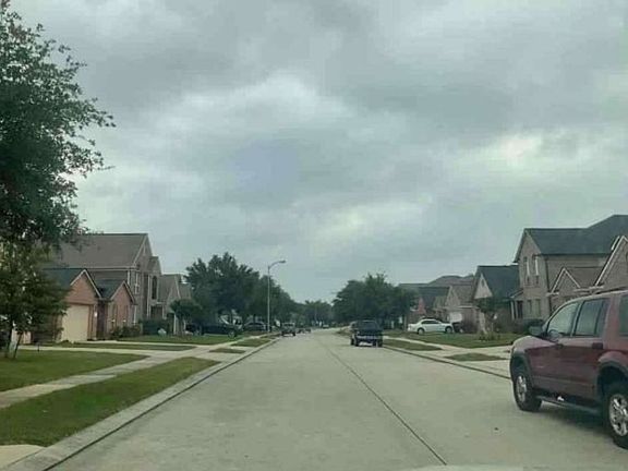 Exterior Neighborhood (street photo)